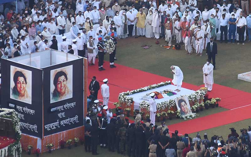 Lata Mangeshkar Seconds Death Anniversary: लता मंगेशकर की मृत्यु कैसे हुई, यहां जानिए असली वजह