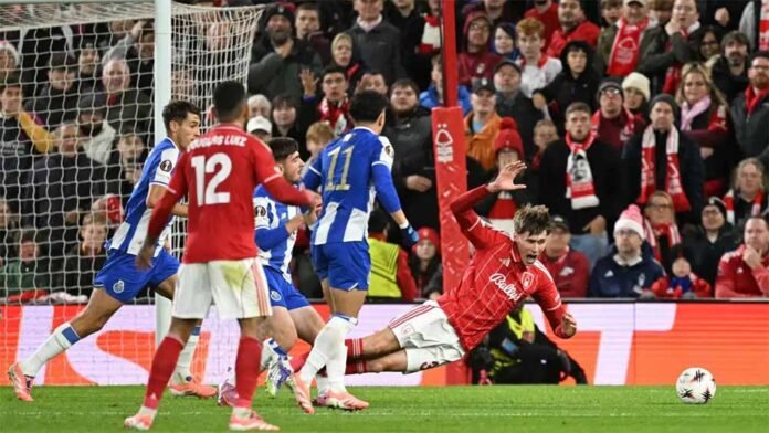 Aston Villa, Roma lose