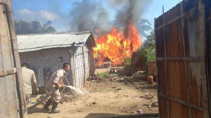 Fire destroys eight houses