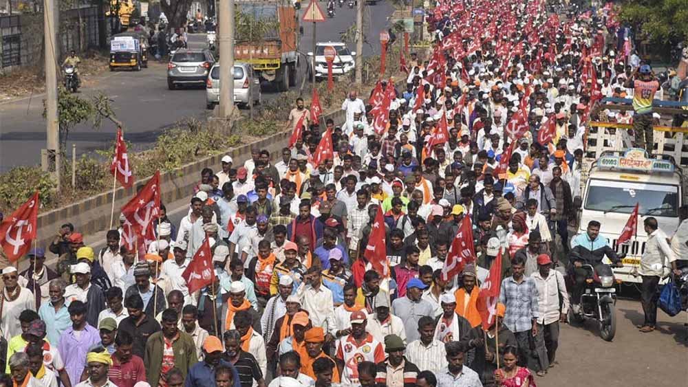 Farmers, tribals march to Mumbai over land rights