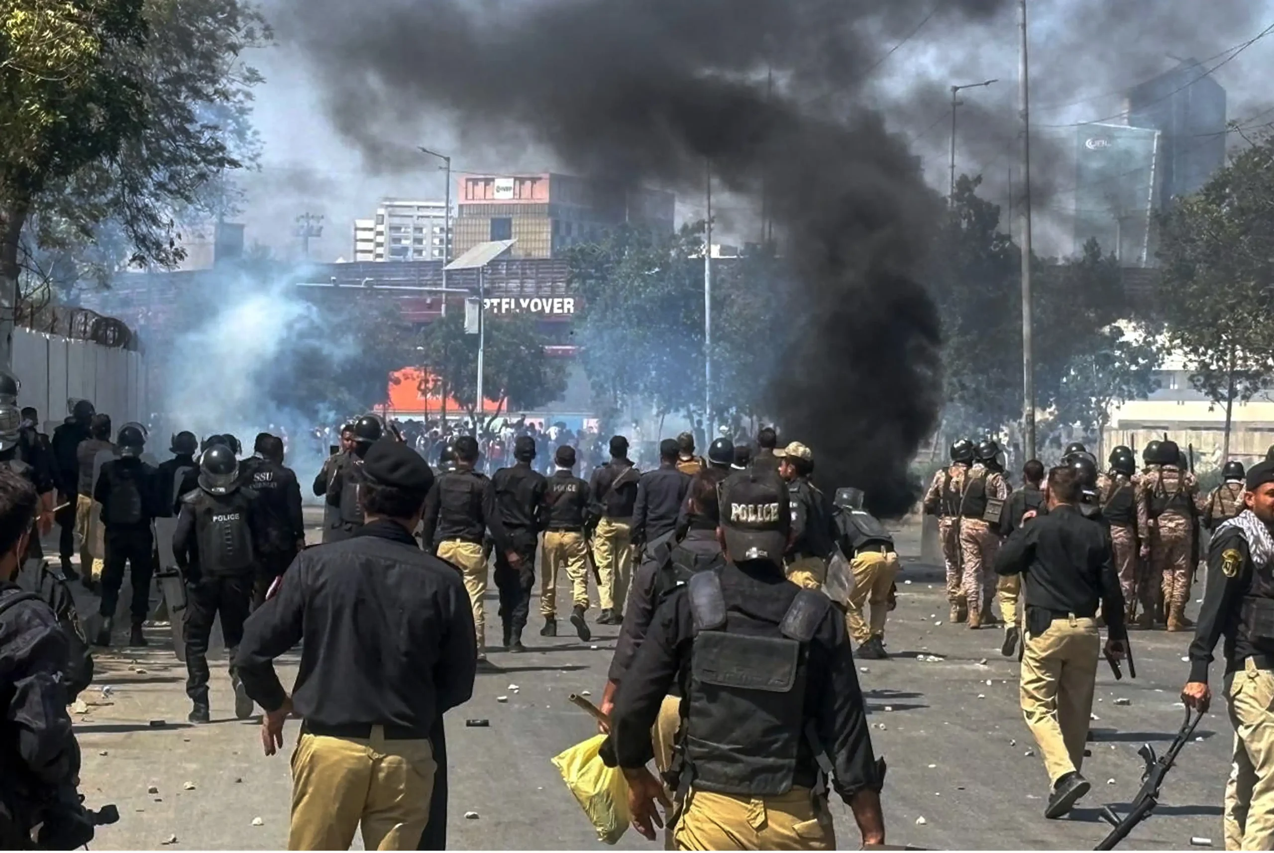 10 killed as protests at US missions rock various Pakistan cities