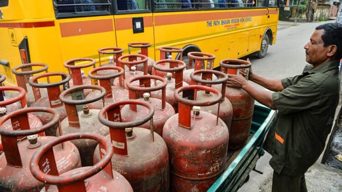 4.05 lakh PNG connections gasified, LPG deliveries normal: Government