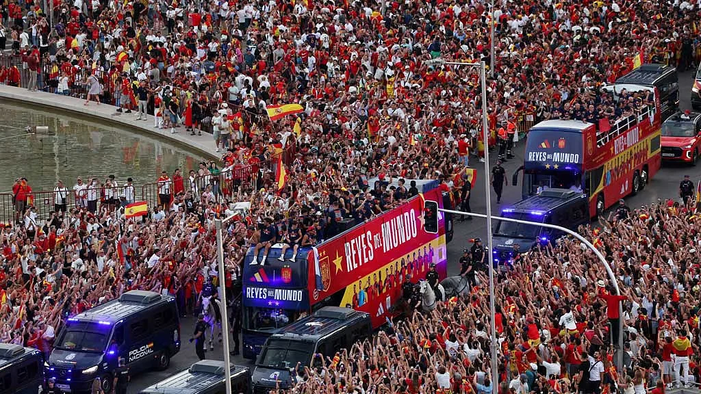 Spain’s WC champions return home for royal welcome and parade in front of almost 2 mn