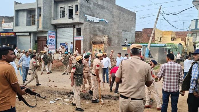 Police lathicharged protesters in Hansi_result