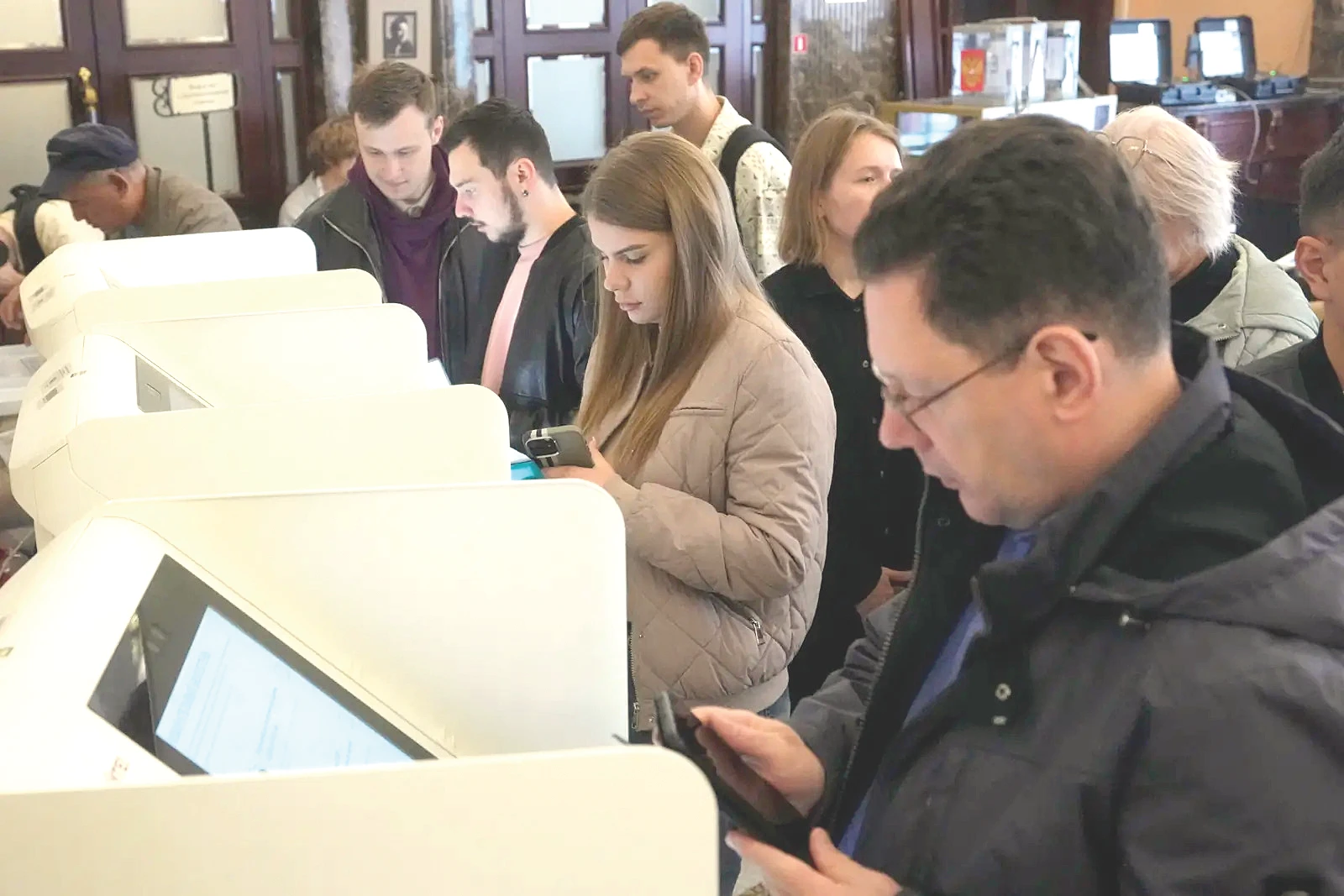 Russians begin 3 days of voting in parliamentary election set to cement Kremlin’s power